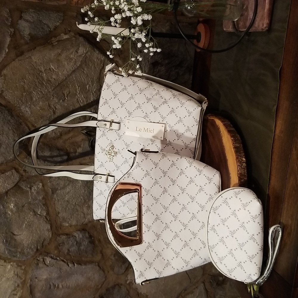 NWT 3 piece Honey bee bag set